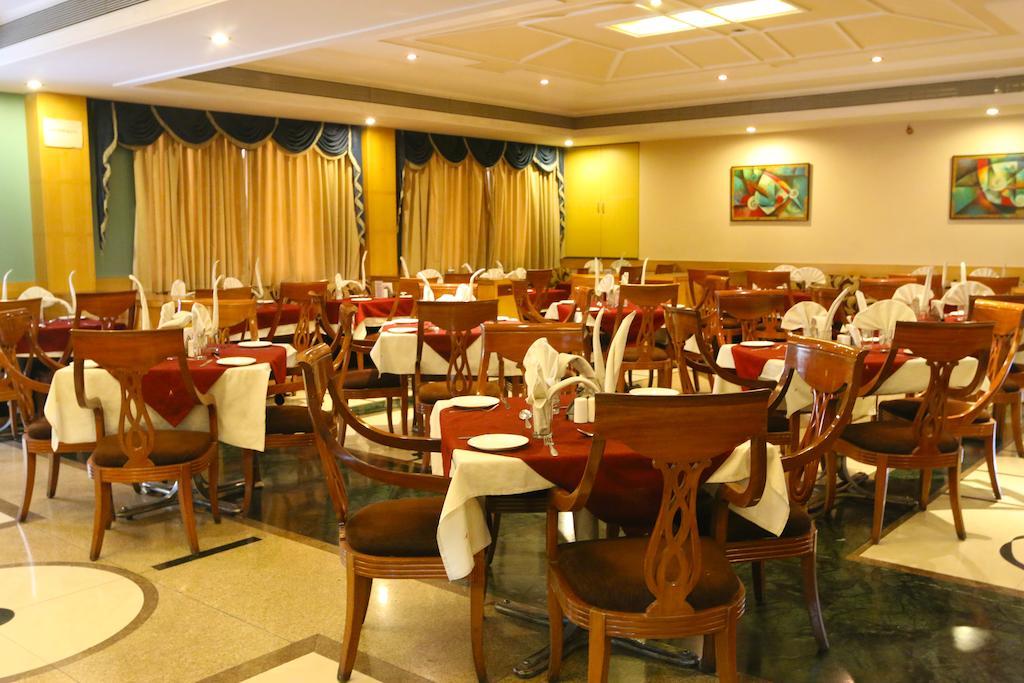 The Ambassador Hotel Пюн Екстериор снимка