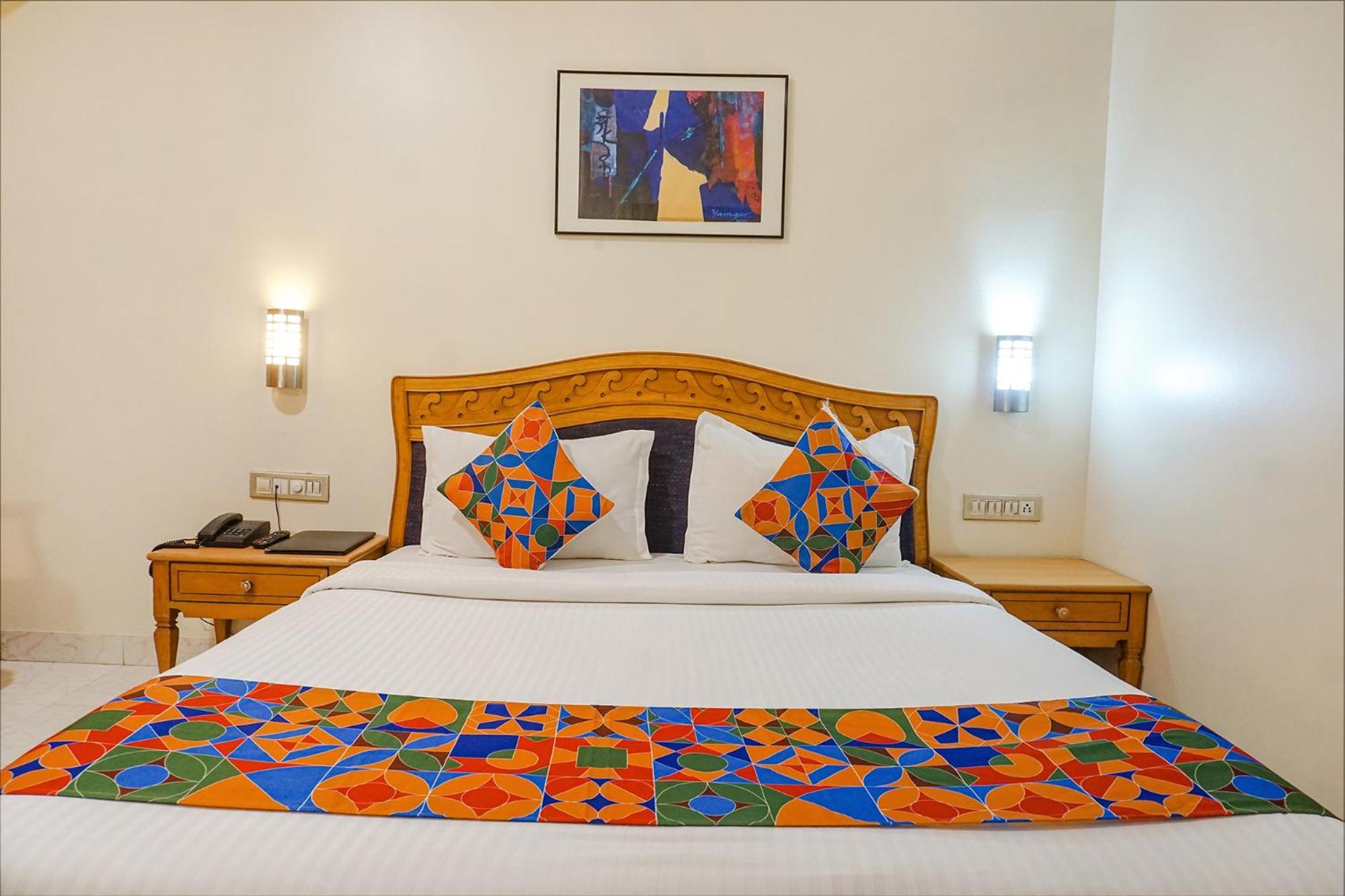 The Ambassador Hotel Пюн Екстериор снимка