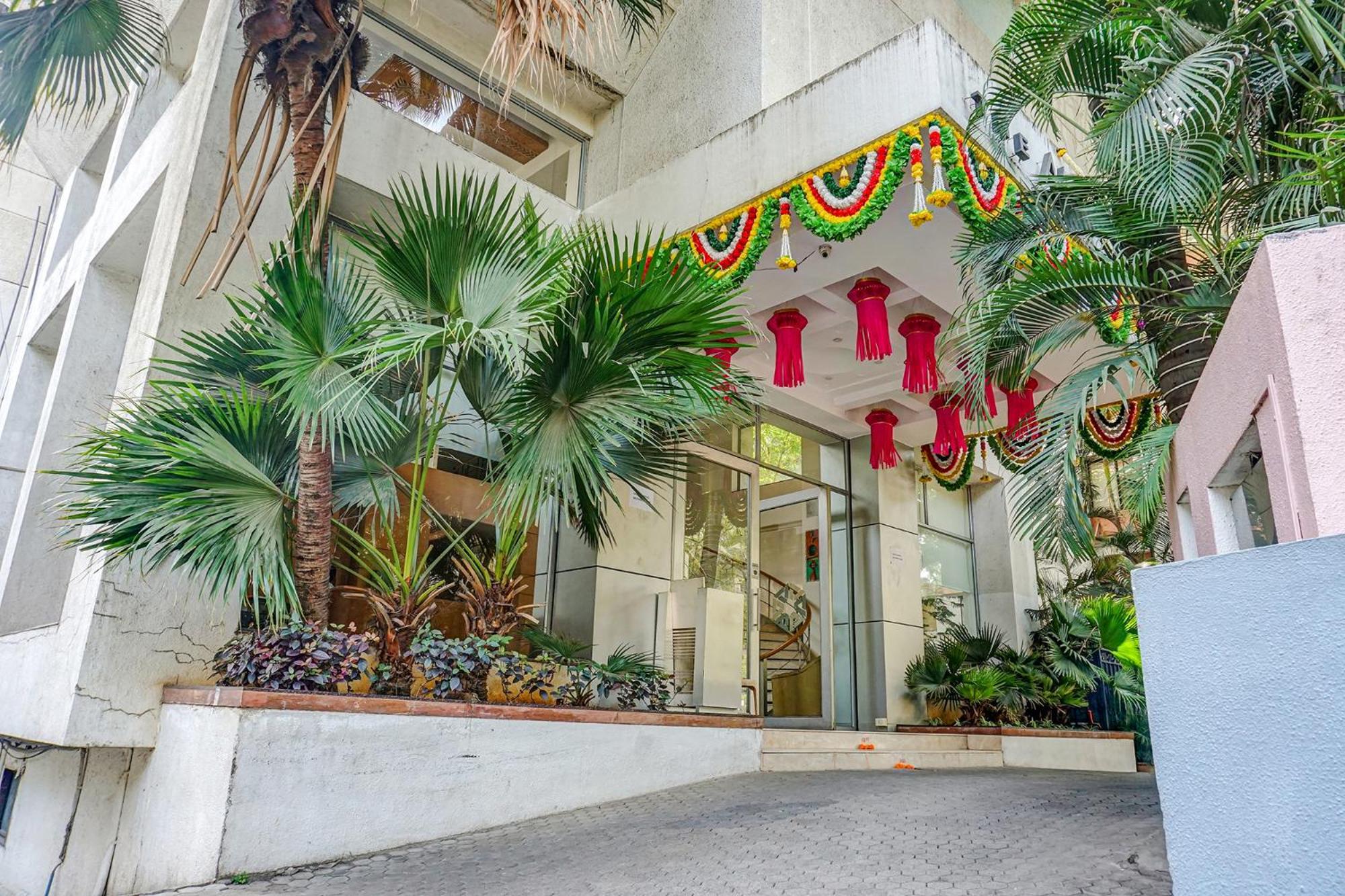The Ambassador Hotel Пюн Екстериор снимка